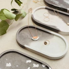 Charger l'image dans la galerie, Plateaux vide-poche nuances de gris en jesmonite