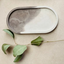 Charger l'image dans la galerie, Plateau vide-poche nuances de gris en jesmonite gris duo poudré