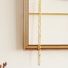 Charger l&#39;image dans la galerie, Cadre porte-bijoux mural vintage en bois doré
