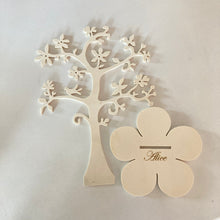 Charger l'image dans la galerie, Arbre à bijoux hellébore en bois gravure alice