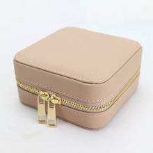 Charger l'image dans la galerie, Boite à bijoux de voyage en cuir beige