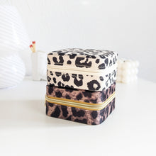 Charger l'image dans la galerie, Boîte à bijoux de voyage léopard clair et foncé