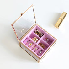Charger l'image dans la galerie, Boîte à bijoux en verre doré et velours rose