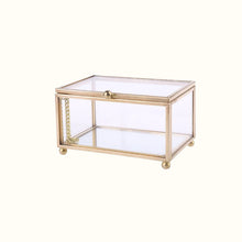 Charger l'image dans la galerie, Boîte à bijoux en verre et laiton romantique