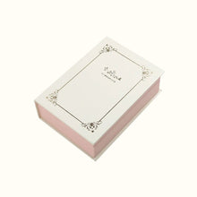 Charger l'image dans la galerie, Boite à bijoux livre en cuir beige