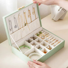 Charger l'image dans la galerie, Boîte à bijoux nœud coquette en cuir vert