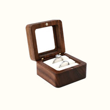 Charger l'image dans la galerie, Boîte porte-alliance vintage en bois beige