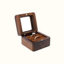 Charger l'image dans la galerie, Boîte porte-alliance vintage en bois marron