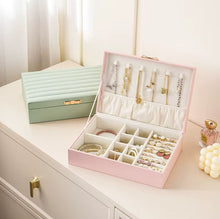 Charger l'image dans la galerie, Boîtes à bijoux nœud coquette en cuir