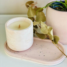 Charger l'image dans la galerie, Bougie mèche crépitante en jesmonite rose