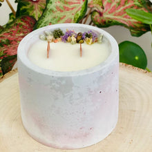 Charger l'image dans la galerie, Bougie parfumée & fleurie deux mèches blanc