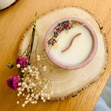 Charger l'image dans la galerie, Bougie parfumée & fleurie mèche vague rose