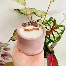 Charger l'image dans la galerie, Bougie parfumée & fleurie mèche vague rose