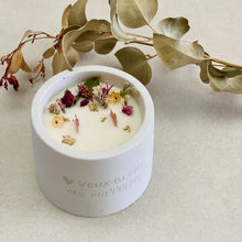 Charger l'image dans la galerie, Bougie parfumée florale personnalisation 2 mèches crépitantes