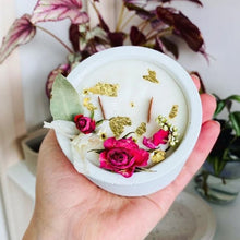 Charger l'image dans la galerie, Bougie parfumée florale personnalisation 2 mèches crépitantes