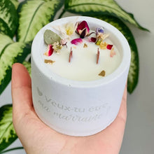 Charger l'image dans la galerie, Bougie parfumée florale personnalisation 2 mèches crépitantes