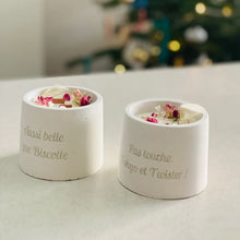 Charger l'image dans la galerie, Bougie parfumée florale personnalisation 2 mèches crépitantes