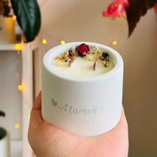 Charger l'image dans la galerie, Bougie parfumée personnalisable – 2 mèches crépitantes & fleurs séchées