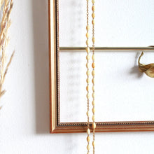 Charger l'image dans la galerie, Cadre porte-bijoux mural vintage doré en bois