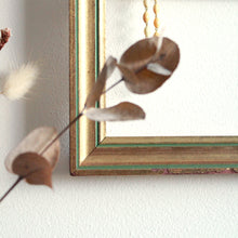 Charger l'image dans la galerie, Cadre porte-bijoux mural vintage en bois doré