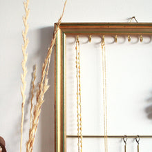 Charger l'image dans la galerie, Cadre porte-bijoux mural vintage en bois doré