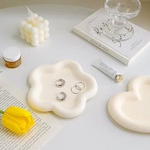 Charger l'image dans la galerie, Coupelle bijoux aesthetic fleur en céramique • Céramique