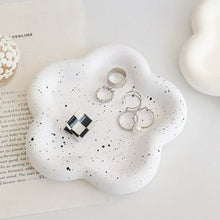 Charger l'image dans la galerie, Coupelle bijoux aesthetic fleur en céramique • Céramique