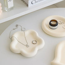 Charger l'image dans la galerie, Coupelle bijoux aesthetic fleur en céramique • Céramique
