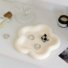 Charger l'image dans la galerie, Coupelle bijoux aesthetic fleur en céramique • Jaune clair •