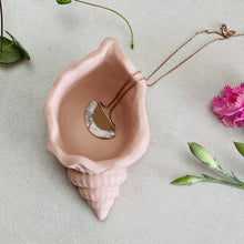 Charger l'image dans la galerie, Coupelle escargot de mer en jesmonite Beige