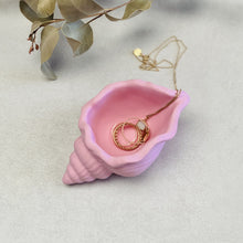 Charger l'image dans la galerie, Coupelle escargot de mer en jesmonite • Rose