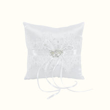 Charger l'image dans la galerie, Coussin d'alliances en satin et dentelles