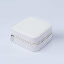 Charger l'image dans la galerie, Etui à bijoux de voyage carré • Blanc • Cuir