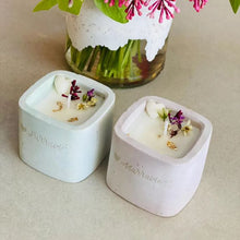 Charger l'image dans la galerie, Mini bougies personnalisées Cire de soja & fleurs séchées vert et rose