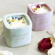 Charger l'image dans la galerie, Mini bougies personnalisées Cire de soja & fleurs séchées vert et rose