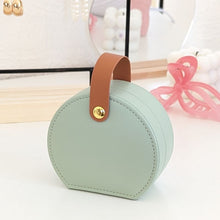Charger l'image dans la galerie, Mini sac à bijoux de voyage • Vert • Cuir • Express Only •