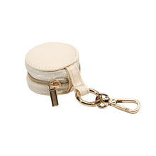 Charger l'image dans la galerie, Mini trousse à bijoux avec mousqueton blanc