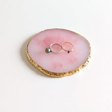 Charger l'image dans la galerie, Petit plateau à bijoux en résine rose
