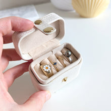 Charger l'image dans la galerie, Petite boîte à bagues de voyage blanc