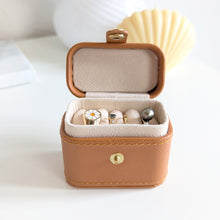 Charger l'image dans la galerie, Petite boîte à bagues de voyage marron