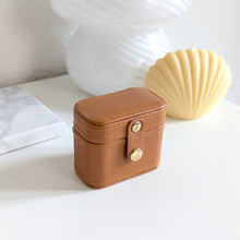 Charger l'image dans la galerie, Petite boîte à bagues de voyage marron