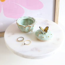 Charger l'image dans la galerie, Petite boîte à bijoux papillon en céramique vert