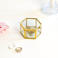 Charger l'image dans la galerie, Petite boîte à bijoux en verre et laiton
