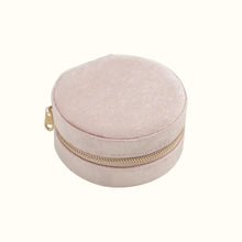 Charger l'image dans la galerie, Petite trousse à bijoux de voyage ronde en velours rose