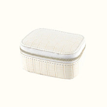 Charger l'image dans la galerie, Petite trousse à bijoux de voyage cuir • Beige • Cuir