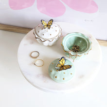 Charger l'image dans la galerie, Petite boîte à bijoux papillon en céramique