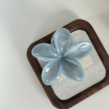 Charger l'image dans la galerie, Pince à cheveux fleurie bleu