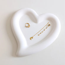 Charger l'image dans la galerie, Plateau à bijoux en forme de coeur romantique blanc