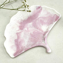 Charger l'image dans la galerie, Plateau gingko en jesmonite rosé