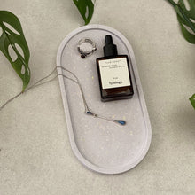 Charger l'image dans la galerie, Plateau ovale terrazzo en jesmonite violet